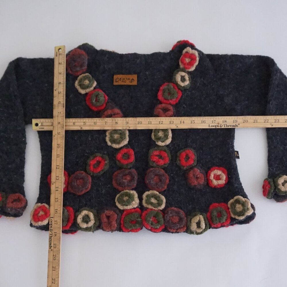 Vintage Afrika Charcoal Wool Crochet Floral Appliqué Cardigan Boho Grandmacore S - Picture 3 of 8